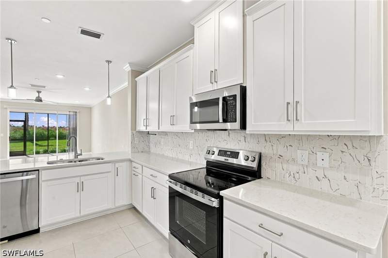 2 bedroom Condominium at 11811 Venetian Lagoon Dr 101, Esplanade Lake Club, Fort Myers — photo 2