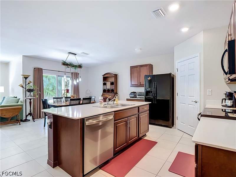 3 bedroom SingleFamilyResidence at 1246 NW 19th Ter, Cape Coral, Cape Coral — photo 5