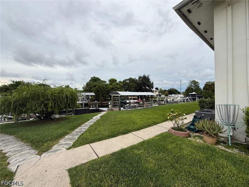 2 bedroom Condominium at 4802 Tudor Dr 205, Newport Manors Condo, Cape Coral — photo 2
