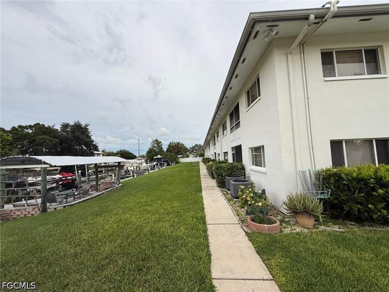 2 bedroom Condominium at 4802 Tudor Dr 205, Newport Manors Condo, Cape Coral — photo 3