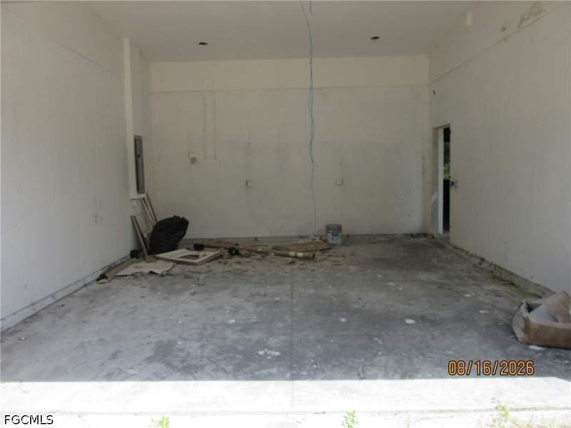 3 bedroom SingleFamilyResidence at 701 E 17th St, Lehigh Acres, Lehigh Acres — photo 2