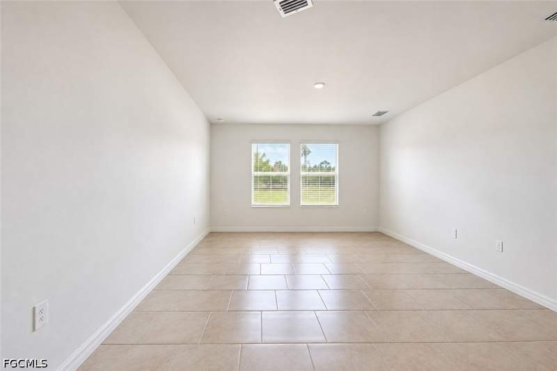 6 bedroom SingleFamilyResidence at 12421 Amber Waves Rd, Savanna Lakes, Lehigh Acres — photo 5
