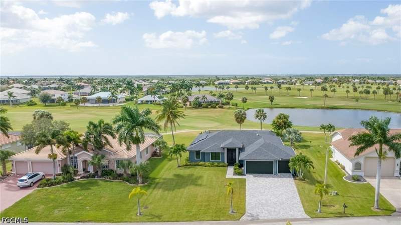 4 bedroom SingleFamilyResidence at 11502 Royal Tee Cir, Cape Royal, Cape Coral — photo 2