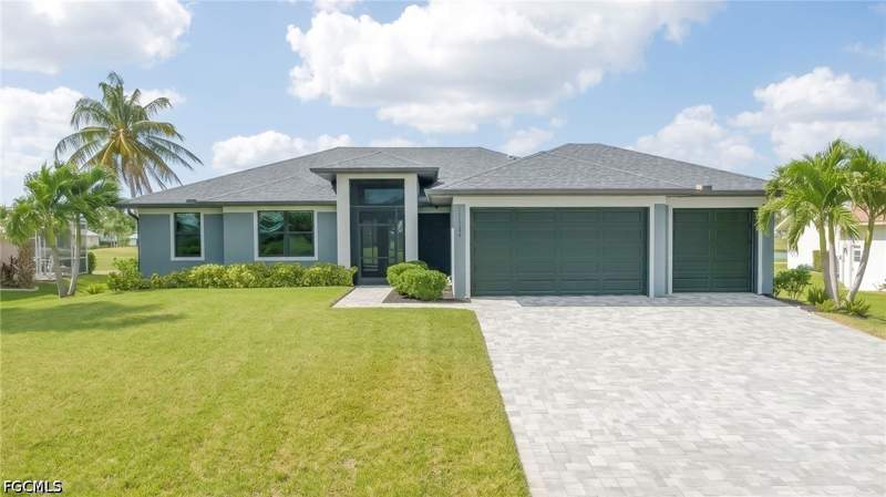 4 bedroom SingleFamilyResidence at 11502 Royal Tee Cir, Cape Royal, Cape Coral — photo 4