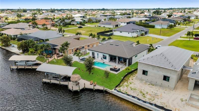 3 bedroom SingleFamilyResidence at 115 NW 33rd Ave, Cape Coral, Cape Coral — photo 4