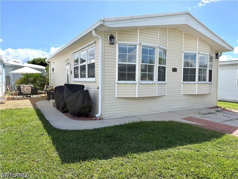 2 bedroom ManufacturedHome at 4711 Mayflower Way W, Riverwoods Plantation, Estero — photo 2