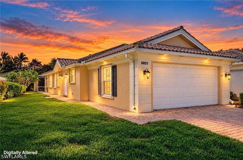 2 bedroom SingleFamilyResidence at 5821 Drummond Way, Island Walk, Naples — photo 2