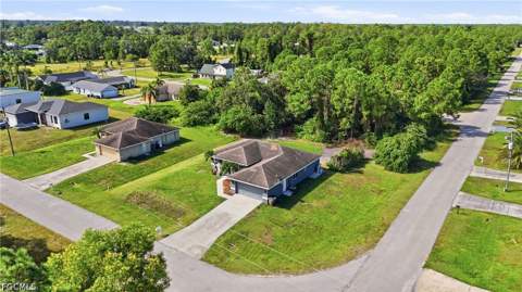 2017 Olsen Ln, Lehigh Acres FL - photo 7 of 42
