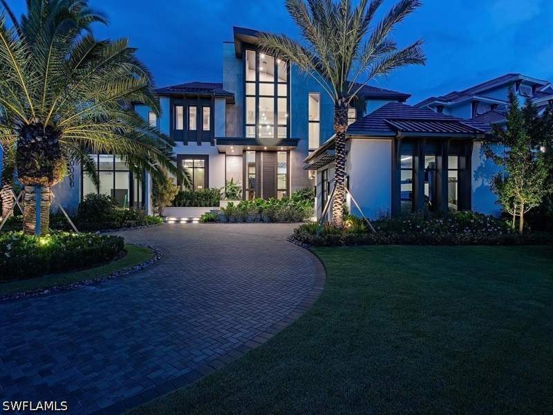 5 bedroom SingleFamilyResidence at 10030 Gulf Shore Dr, Conners, Naples — photo 2