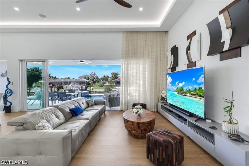 3 bedroom SingleFamilyResidence at 919 Juniper Ct, Marco Island, Marco Island — photo 5