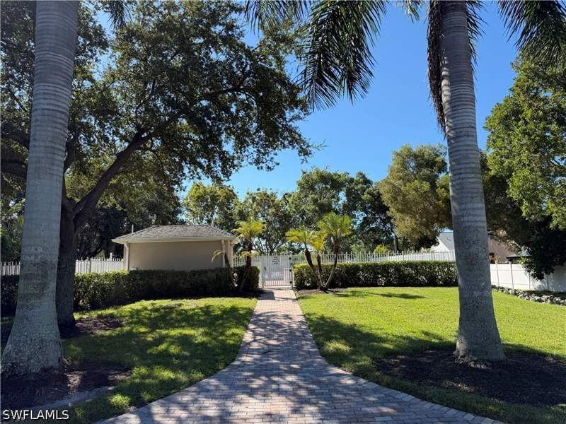 3 bedroom SingleFamilyResidence at 417 Leawood Cir, Leawood Lakes, Naples — photo 4