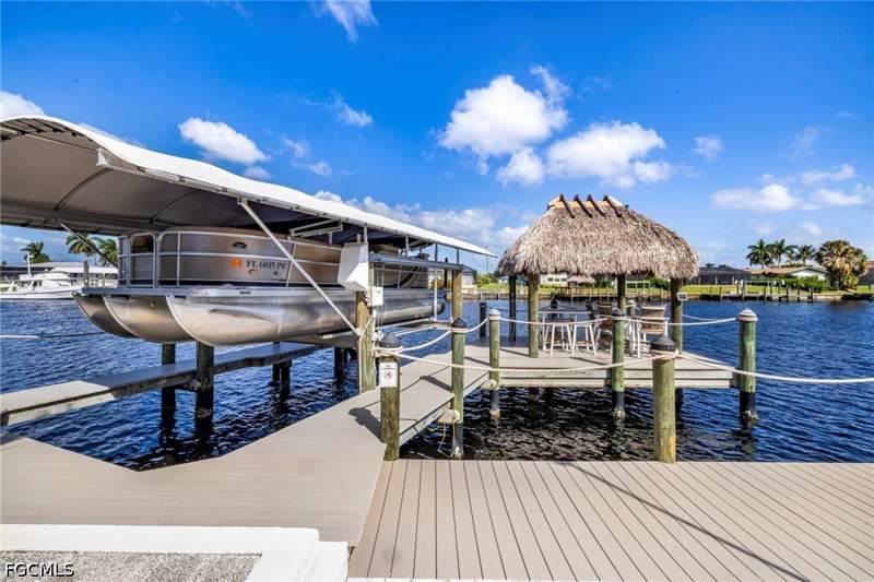 3 bedroom SingleFamilyResidence at 1721 SE 41st St, Cape Coral, Cape Coral — photo 2