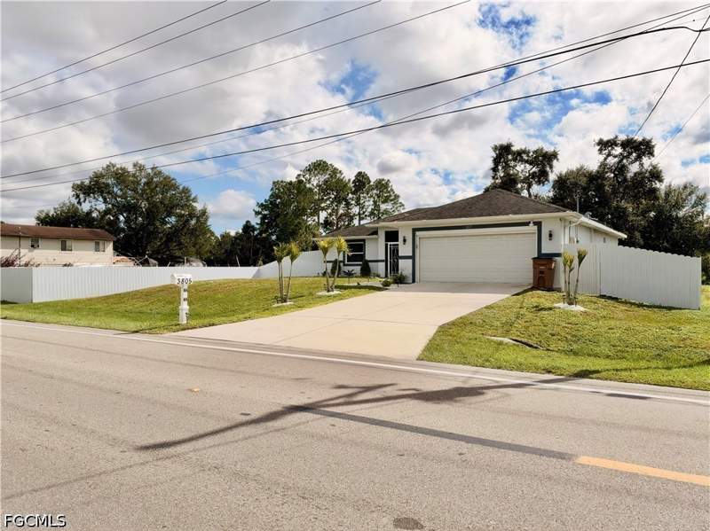 3 bedroom SingleFamilyResidence at 3805 8th St SW, Southwest Lehigh, Lehigh Acres — photo 5
