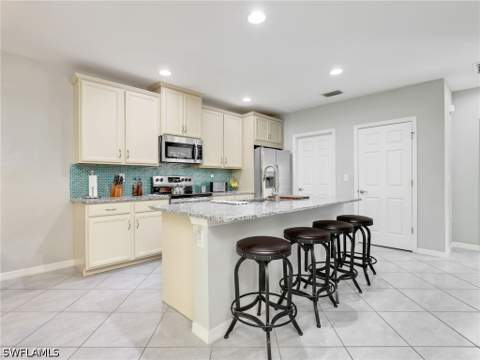 4250 Dutchess Park Rd, Fort Myers FL - photo 10 of 36