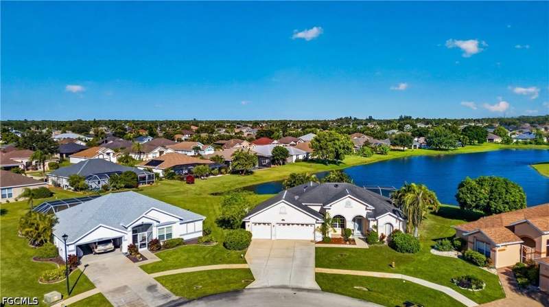 4 bedroom SingleFamilyResidence at 1509 Stadium Ct, Varsity Lakes, Lehigh Acres — photo 3
