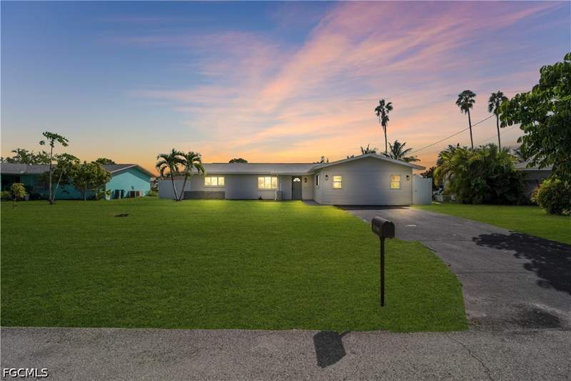 4 bedroom SingleFamilyResidence at 1206 NE 4th Ter, Cape Coral, Cape Coral — photo 2