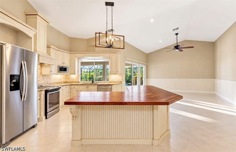 3 bedroom SingleFamilyResidence at 146 Muirfield Cir, Murfield, Naples — photo 5