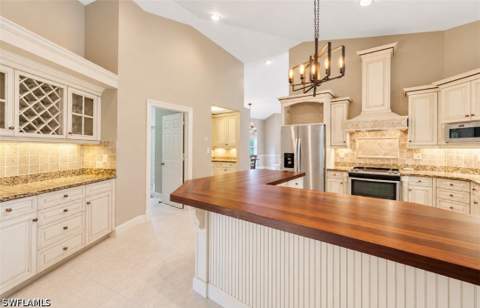 146 Muirfield Cir, Naples FL - photo 6 of 18