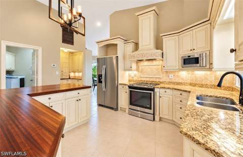 146 Muirfield Cir, Naples FL - photo 7 of 18
