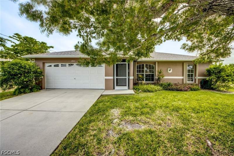 3 bedroom SingleFamilyResidence at 3921 SW 27th Ave, Cape Coral, Cape Coral — photo 3