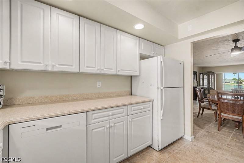 2 bedroom Condominium at 4622 SW Santa Barbara Pl 111, Bayshore Condo, Cape Coral — photo 3