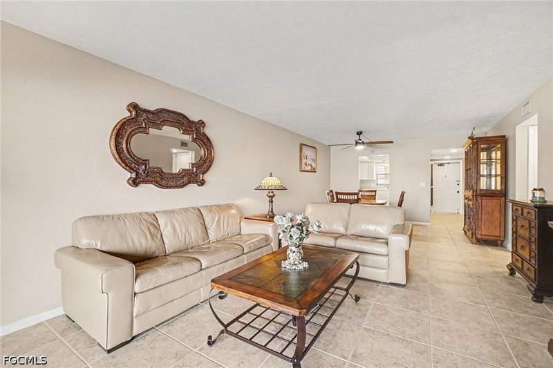 2 bedroom Condominium at 4622 SW Santa Barbara Pl 111, Bayshore Condo, Cape Coral — photo 4