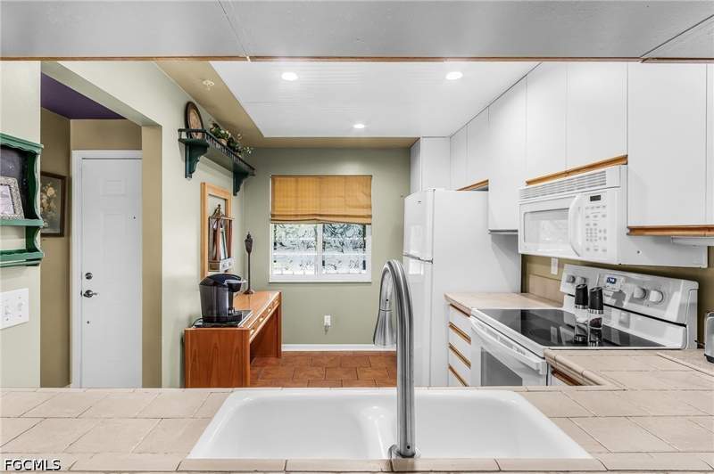 2 bedroom Condominium at 14871 Hole In One Cir 209 - Augusta, Golfview Golf & Racquet Club, Fort Myers — photo 3