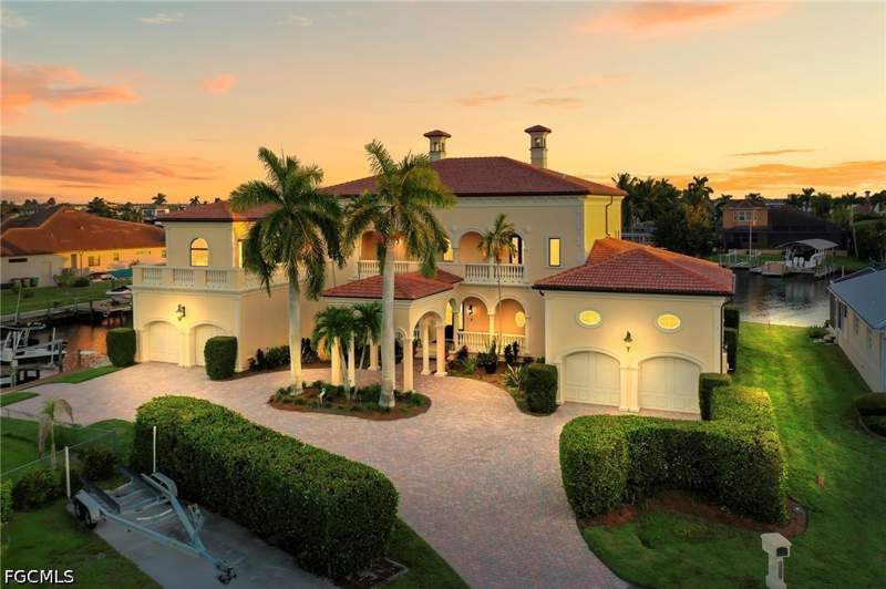 5 bedroom SingleFamilyResidence at 5378 Darby Ct, Cape Coral, Cape Coral — photo 2