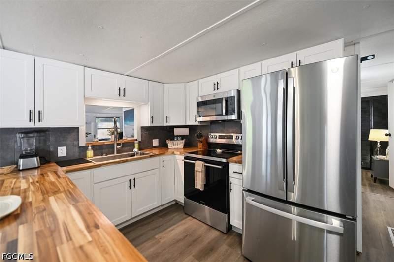 2 bedroom ManufacturedHome at 12211 Palm Dr, Iona Gardens, Fort Myers — photo 5