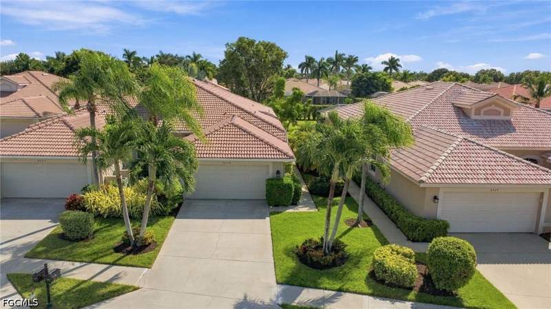 3 bedroom Attached at 6524 Castlelawn Pl 64, Calumet Reserve, Naples — photo 2