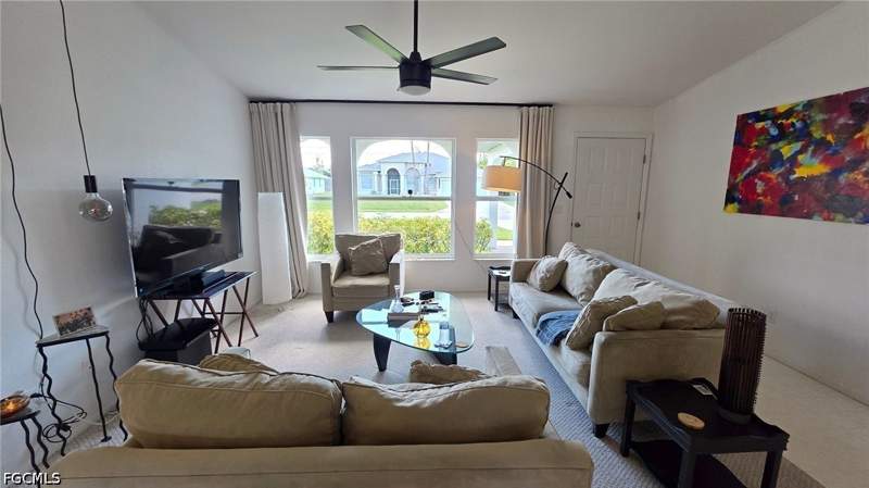 3 bedroom SingleFamilyResidence at 401 SE 15th Ter, Cape Coral, Cape Coral — photo 3