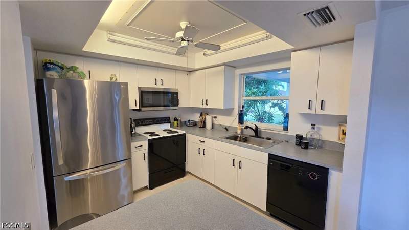 3 bedroom SingleFamilyResidence at 401 SE 15th Ter, Cape Coral, Cape Coral — photo 5
