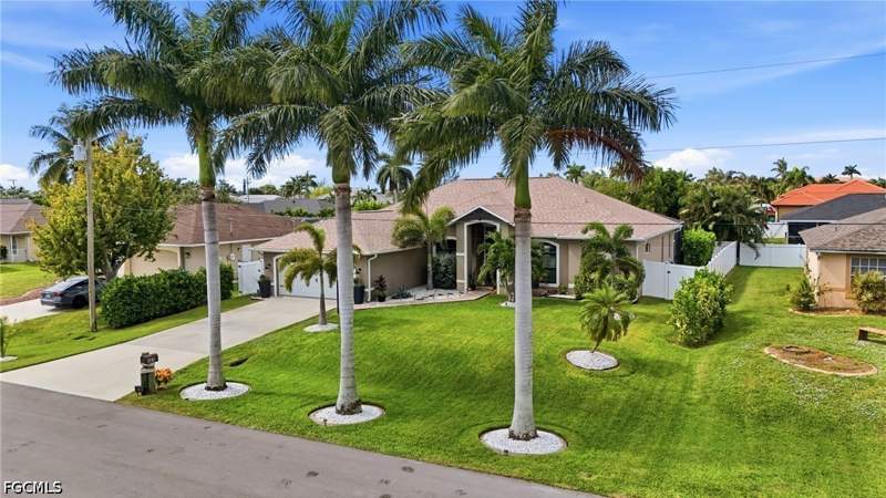 3 bedroom SingleFamilyResidence at 3730 SW 19th Ave, Cape Coral, Cape Coral — photo 3