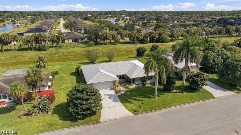 2 bedroom SingleFamilyResidence at 203 Fireside Ct, Willow Lake, Lehigh Acres — photo 2
