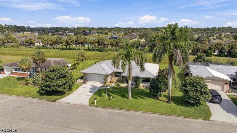 2 bedroom SingleFamilyResidence at 203 Fireside Ct, Willow Lake, Lehigh Acres — photo 3