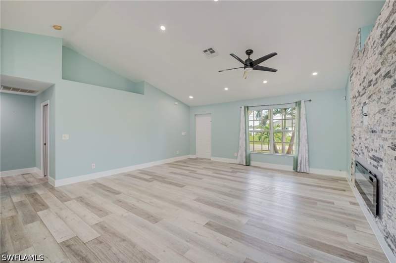 3 bedroom SingleFamilyResidence at 4015 34th St SW, Lehigh Acres, Lehigh Acres — photo 5