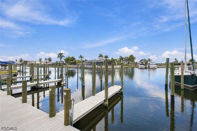 2 bedroom Townhouse at 18000 San Carlos Blvd 1, Boardwalk Caper, Fort Myers Beach — photo 4