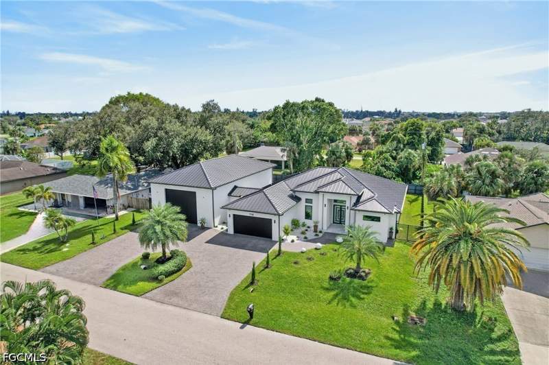 4 bedroom SingleFamilyResidence at 708 SW 10th St, Cape Coral, Cape Coral — photo 4