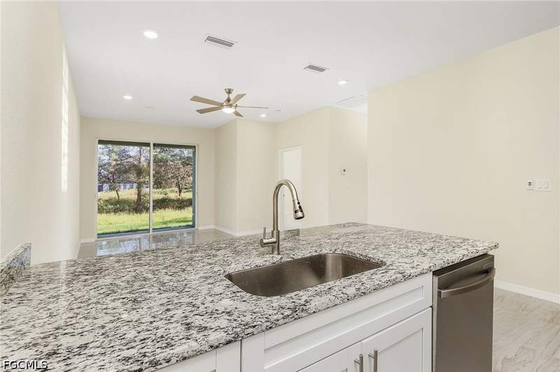 3 bedroom Townhouse at 4711 28th St SW, Lehigh Acres, Lehigh Acres — photo 4