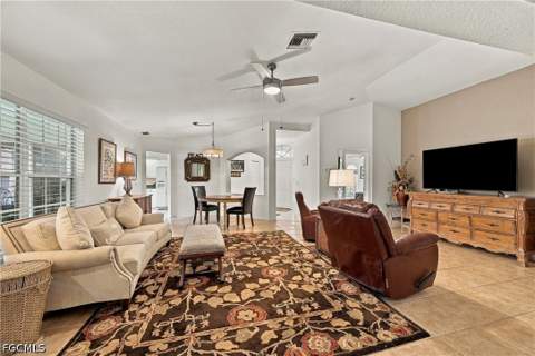 2190 Rio Nuevo Dr, North Fort Myers FL - photo 9 of 34