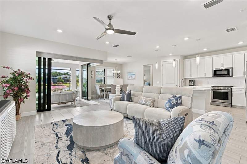 3 bedroom SingleFamilyResidence at 1870 Amador Ct, Terreno At Valencia, Naples — photo 2