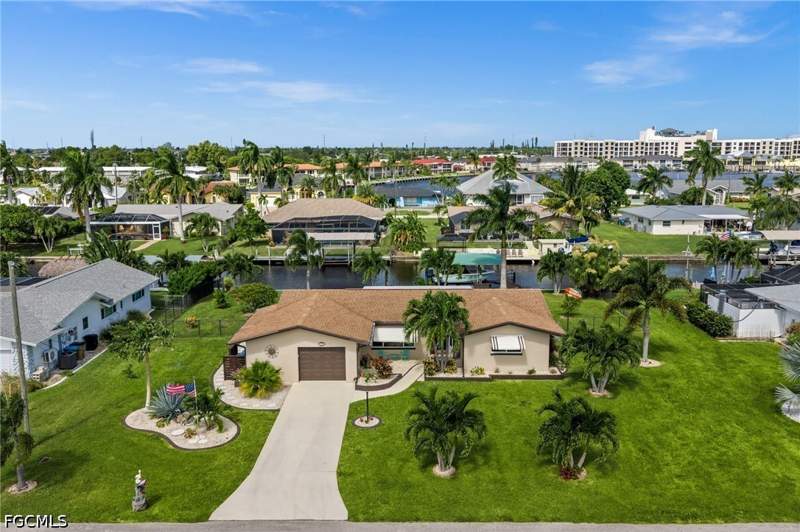 2 bedroom SingleFamilyResidence at 425 Pinecrest Ct, Cape Coral, Cape Coral — photo 3