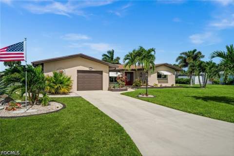 425 Pinecrest Ct, Cape Coral FL - photo 7 of 48