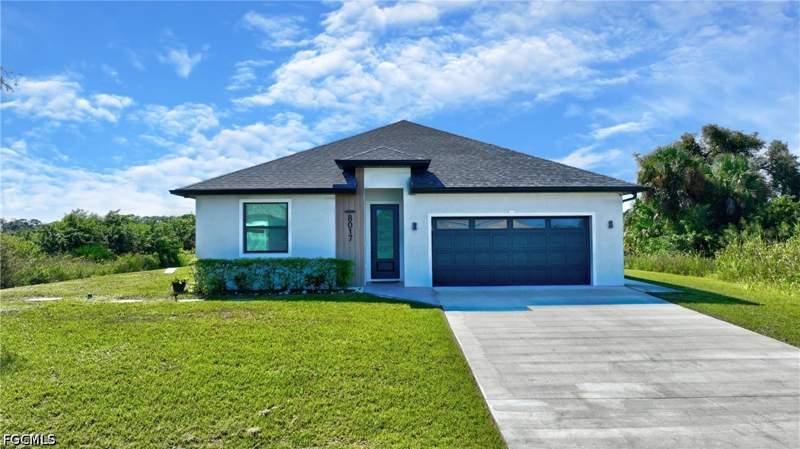 3 bedroom SingleFamilyResidence at 8017 Sunrise Cir, Port Labelle, Labelle — photo 2