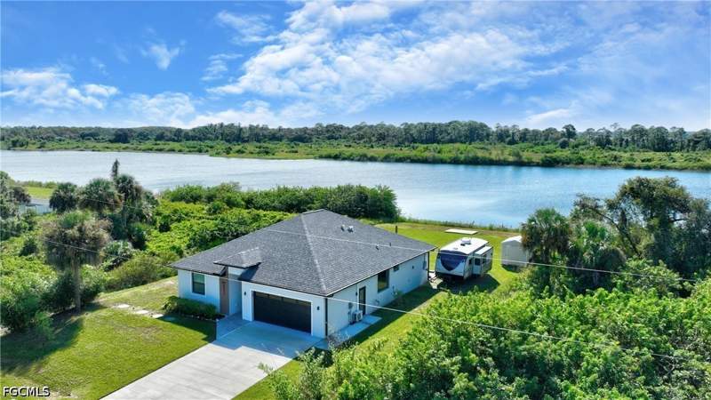 3 bedroom SingleFamilyResidence at 8017 Sunrise Cir, Port Labelle, Labelle — photo 4