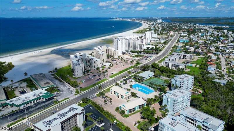2 bedroom Condominium at 22796 Island Pines Way 111, Bac-Bay Health + Racquet Club, Fort Myers Beach — photo 3