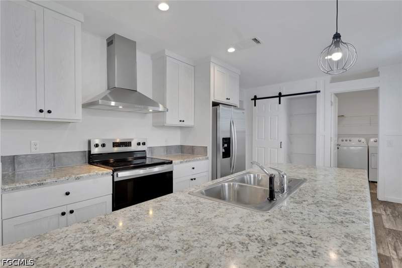 2 bedroom ManufacturedHome at 35 Dogwood Way, Plantation Estates Mobile Home, Fort Myers — photo 2