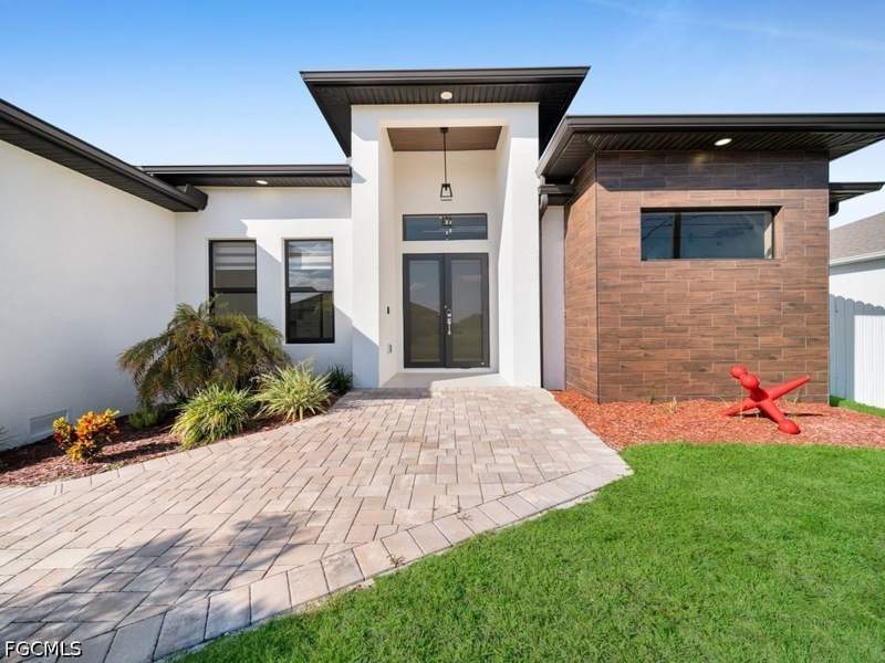 4 bedroom SingleFamilyResidence at 2905 SW 2nd Ln, Cape Coral, Cape Coral — photo 3
