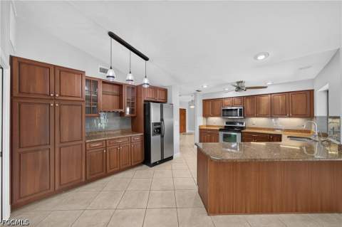2522 SE 24th Ave, Cape Coral FL - photo 17 of 41