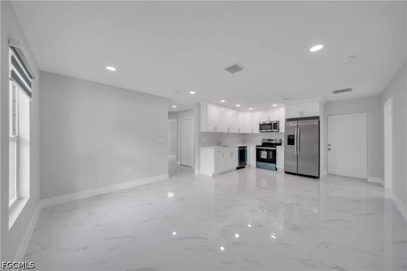 3 bedroom SingleFamilyResidence at 3302 39th St W, Lehigh Acres, Lehigh Acres — photo 3